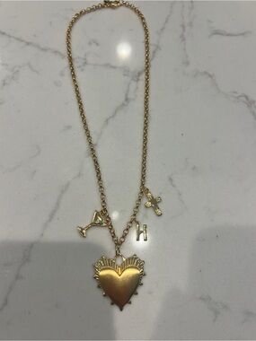 NWT Gold Hart Necklace